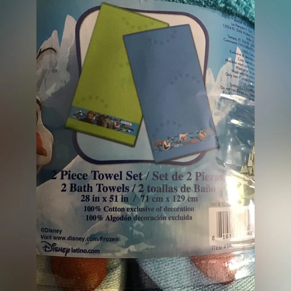 - Disney Frozen 2 Towel Set. NWT